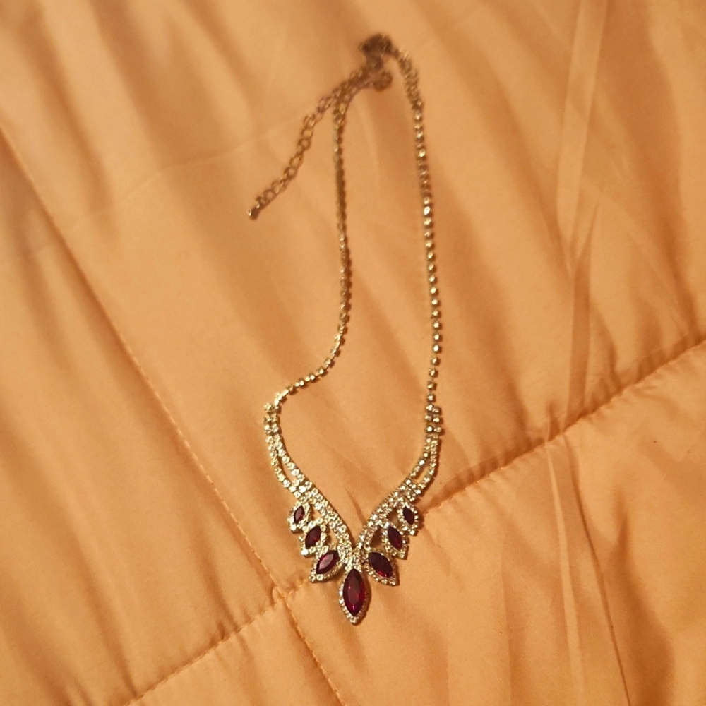 Elegant Gold and Red Necklace